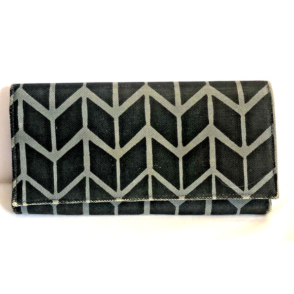 Malia Designs Fair Trade Wallet Gray Black Chevron Credit Card Organizer - Picture 1 of 6